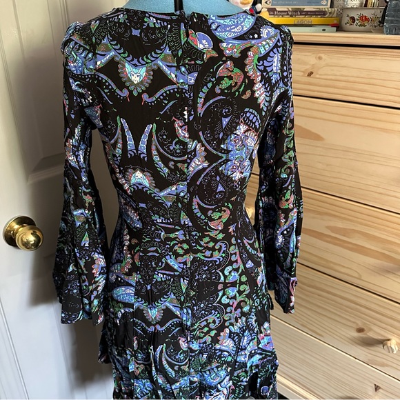 EXPRESS Bell Sleeve Dress - Picture 4 of 9